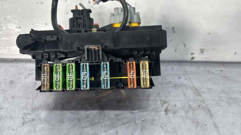 CAJA RELES - FUSIBLES