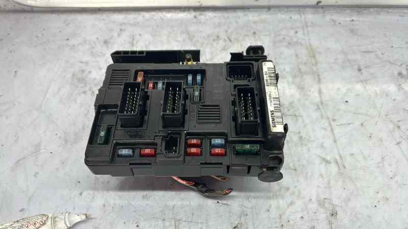 CAJA RELES - FUSIBLES