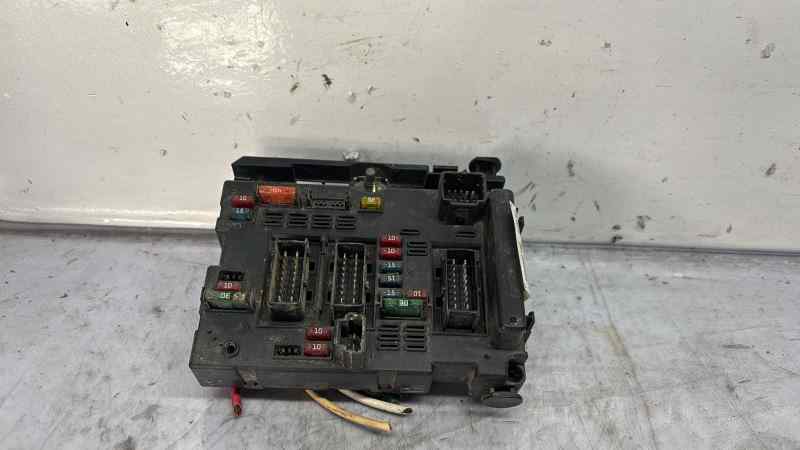 CAJA RELES - FUSIBLES