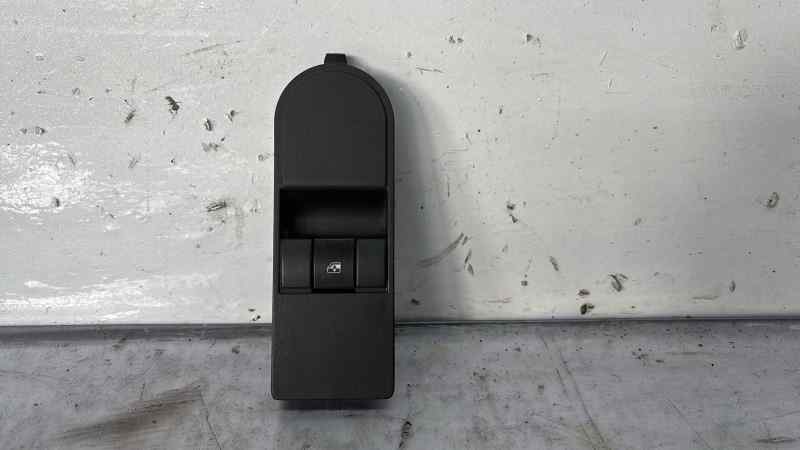 MANDO ELEVALUNAS DELANTERO DERECHO