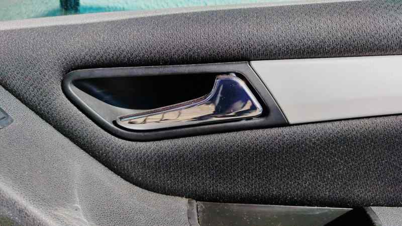 MANETA INTERIOR DELANTERA DERECHA