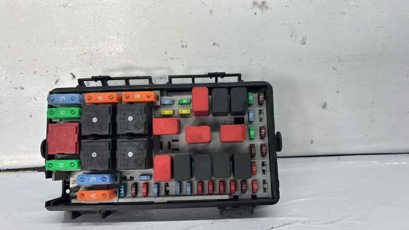 CAJA RELES - FUSIBLES