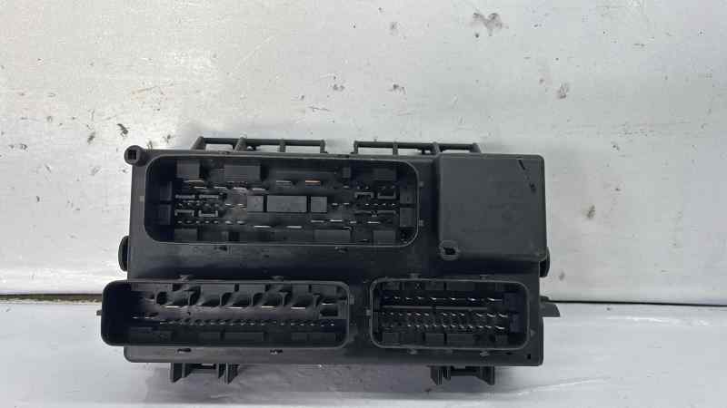 CAJA RELES - FUSIBLES