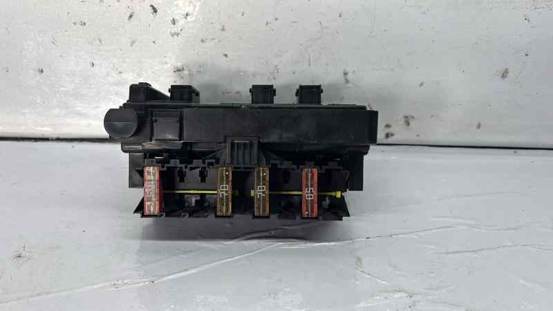 CAJA RELES - FUSIBLES