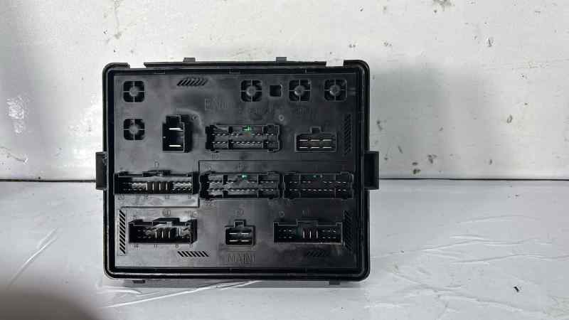 CAJA RELES - FUSIBLES