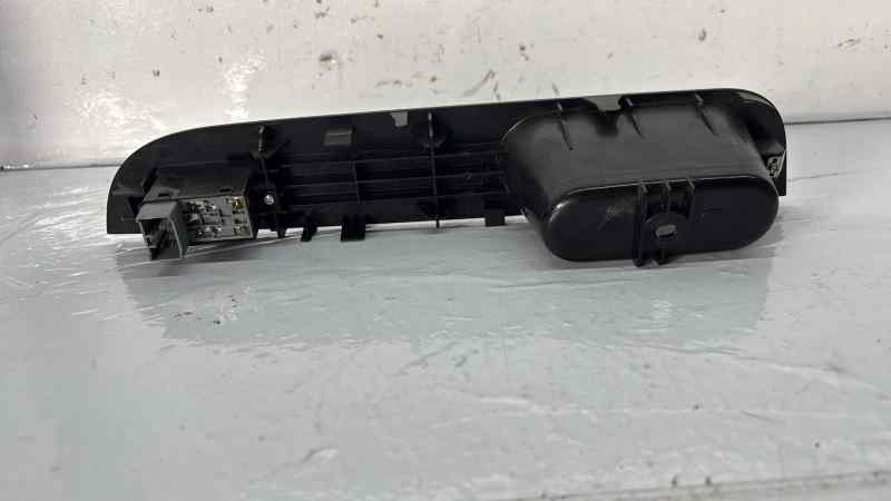 MANDO ELEVALUNAS TRASERO DERECHO