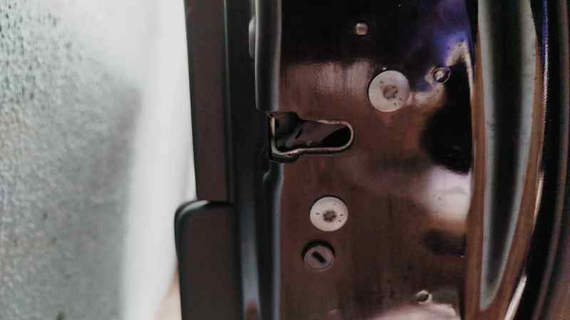 CERRADURA PUERTA TRASERA DERECHA 