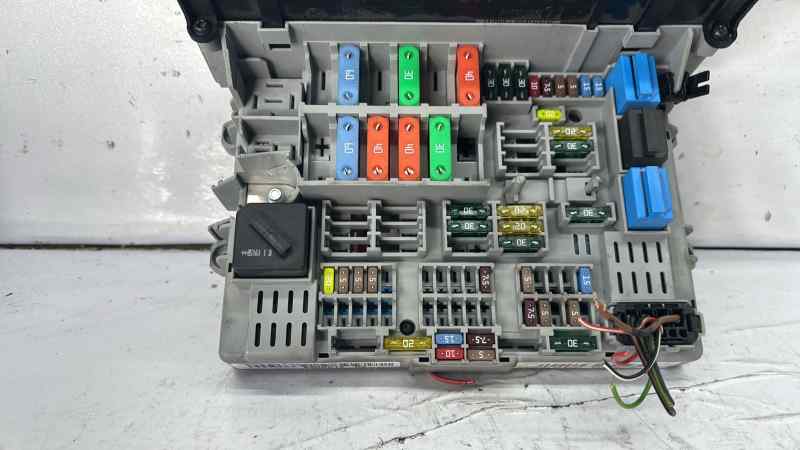 CAJA RELES - FUSIBLES