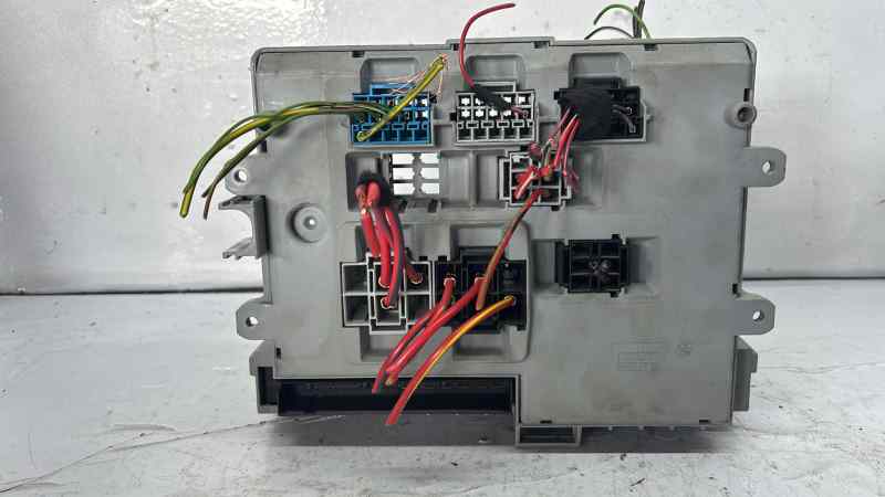 CAJA RELES - FUSIBLES