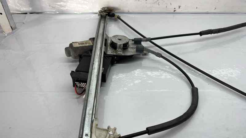 ELEVALUNAS DELANTERO IZQUIERDO