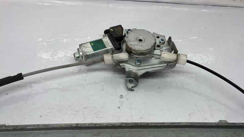 ELEVALUNAS DELANTERO DERECHO