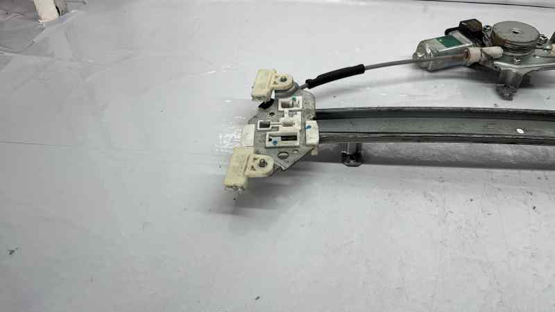 ELEVALUNAS DELANTERO DERECHO