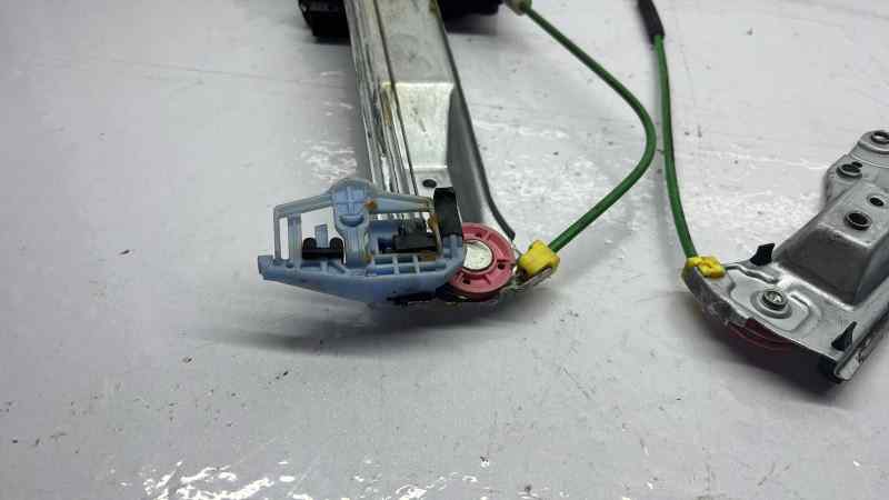 ELEVALUNAS DELANTERO IZQUIERDO