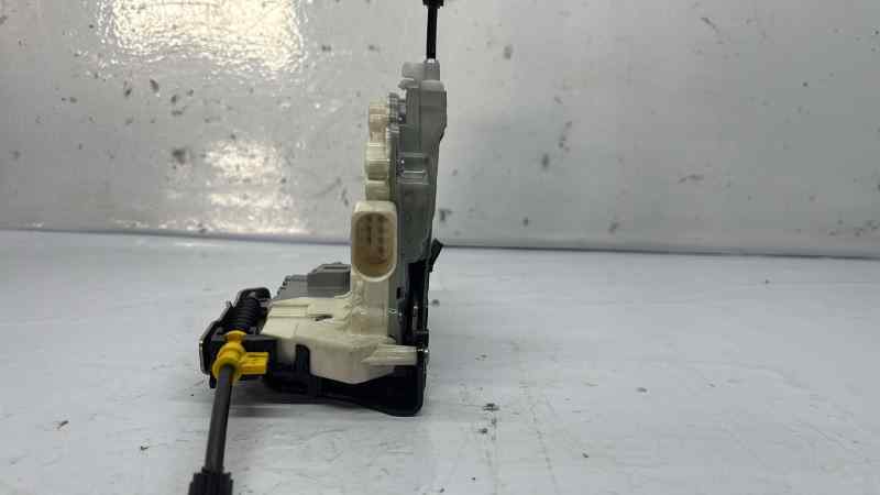 CERRADURA PUERTA TRASERA DERECHA 