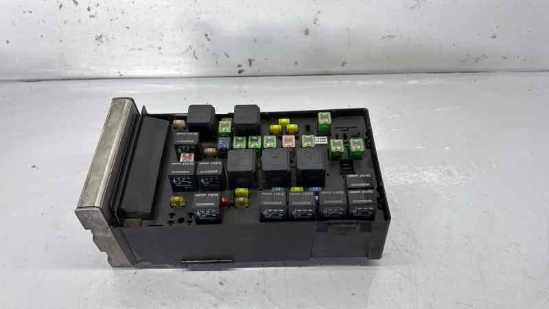 CAJA RELES - FUSIBLES