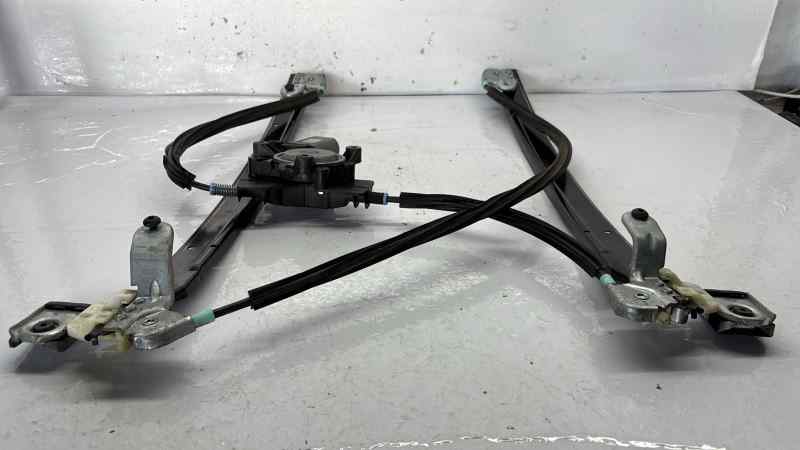 ELEVALUNAS DELANTERO IZQUIERDO