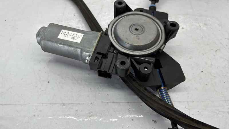 ELEVALUNAS DELANTERO IZQUIERDO