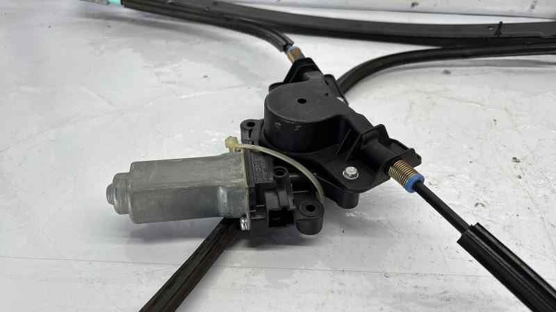 ELEVALUNAS DELANTERO DERECHO