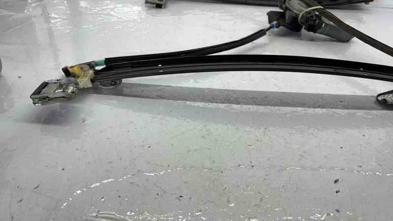 ELEVALUNAS DELANTERO DERECHO