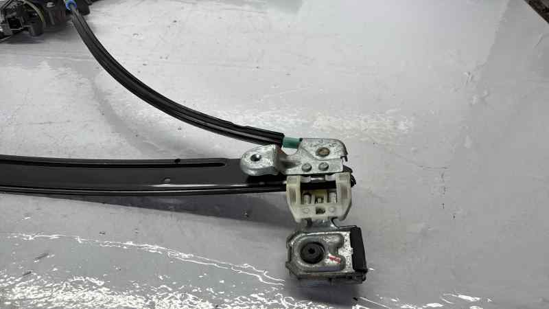 ELEVALUNAS DELANTERO DERECHO