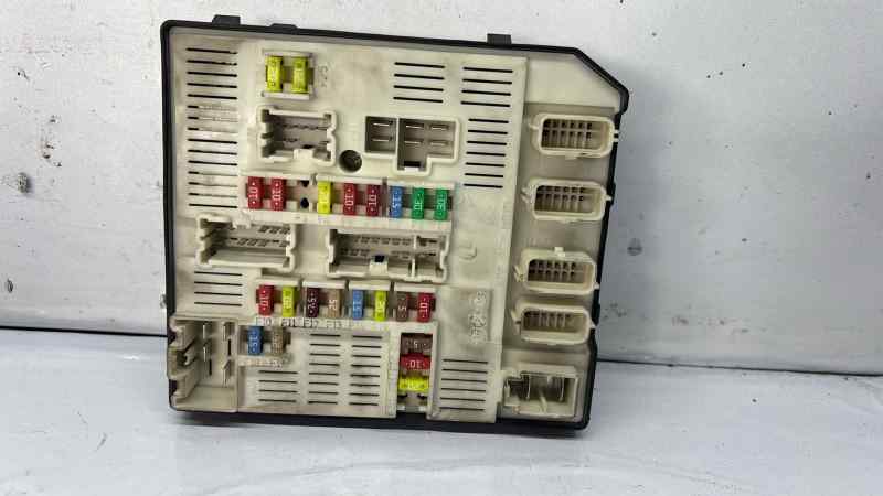 CAJA RELES - FUSIBLES