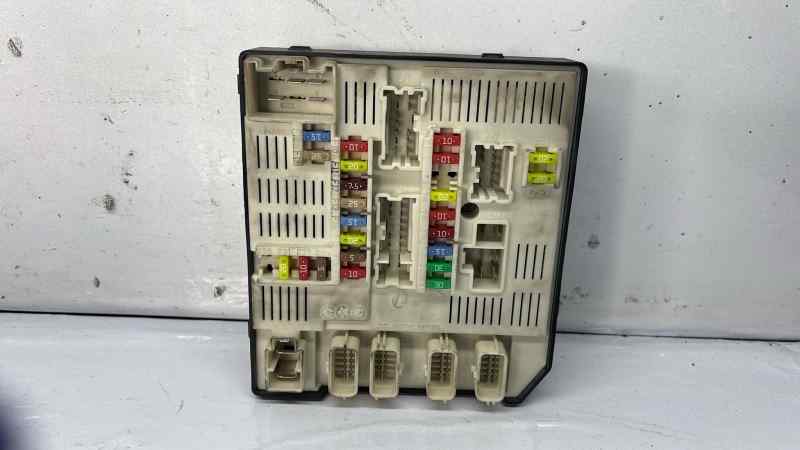 CAJA RELES - FUSIBLES