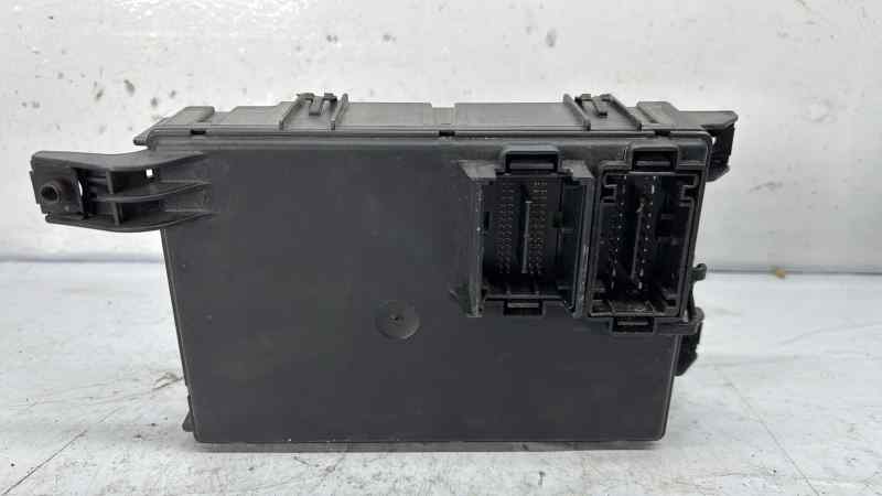 CAJA RELES - FUSIBLES