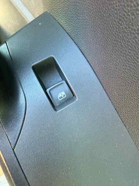 MANDO ELEVALUNAS DELANTERO DERECHO