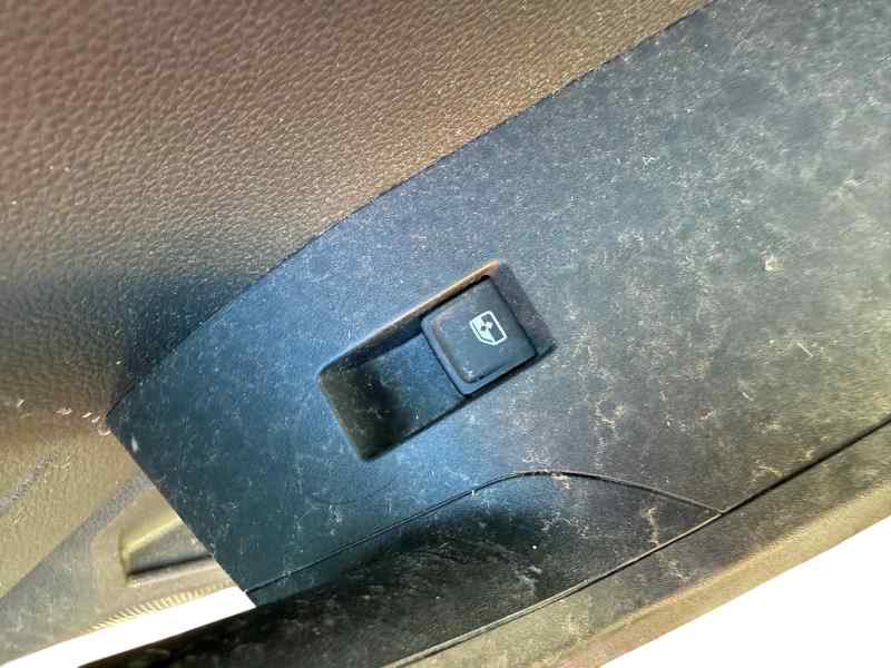 MANDO ELEVALUNAS TRASERO DERECHO