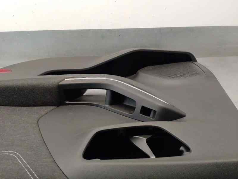 GUARNECIDO PUERTA DELANTERA DERECHA