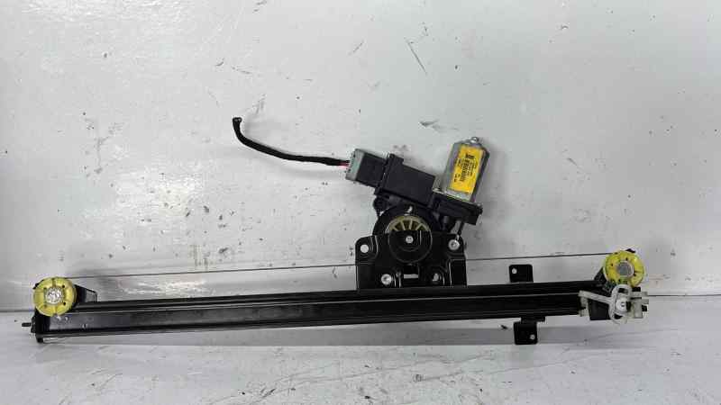 ELEVALUNAS DELANTERO IZQUIERDO