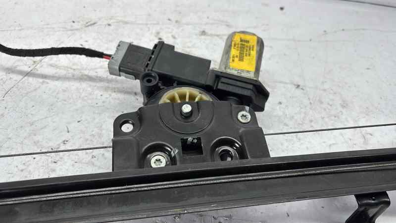 ELEVALUNAS DELANTERO IZQUIERDO