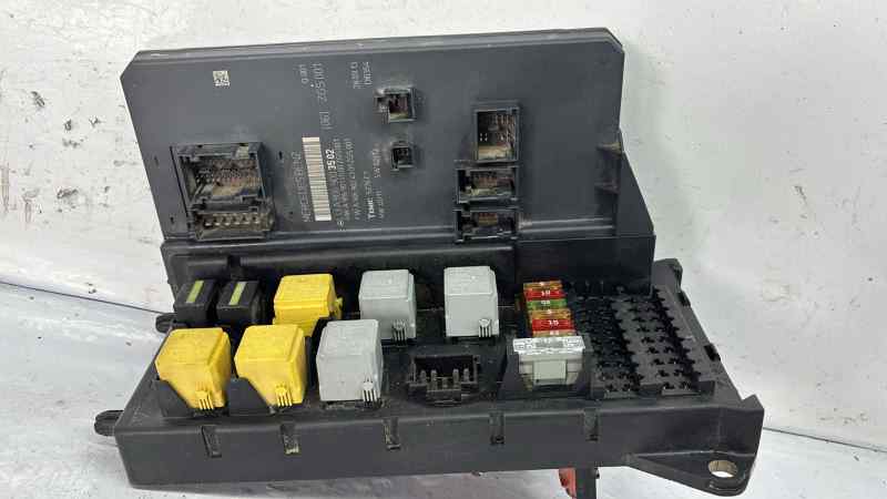 CAJA RELES - FUSIBLES