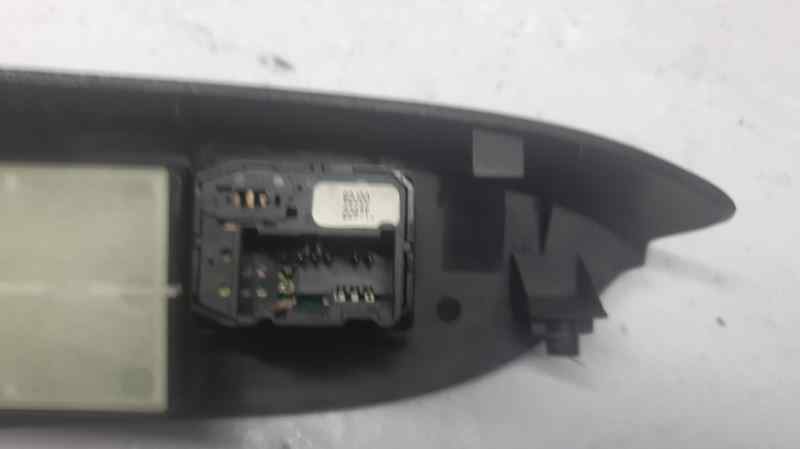 MANDO ELEVALUNAS DELANTERO IZQUIERDO 