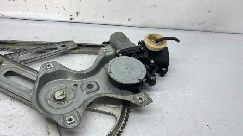 857020F010 ELEVALUNAS DELANTERO DERECHO TOYOTA YARIS