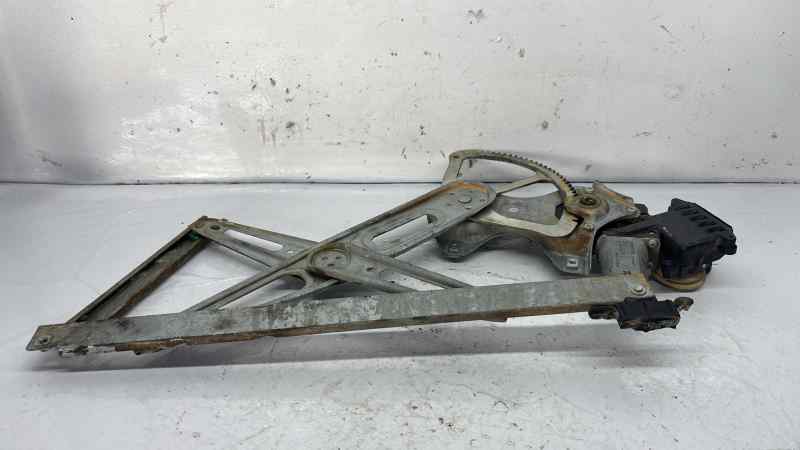 ELEVALUNAS DELANTERO DERECHO