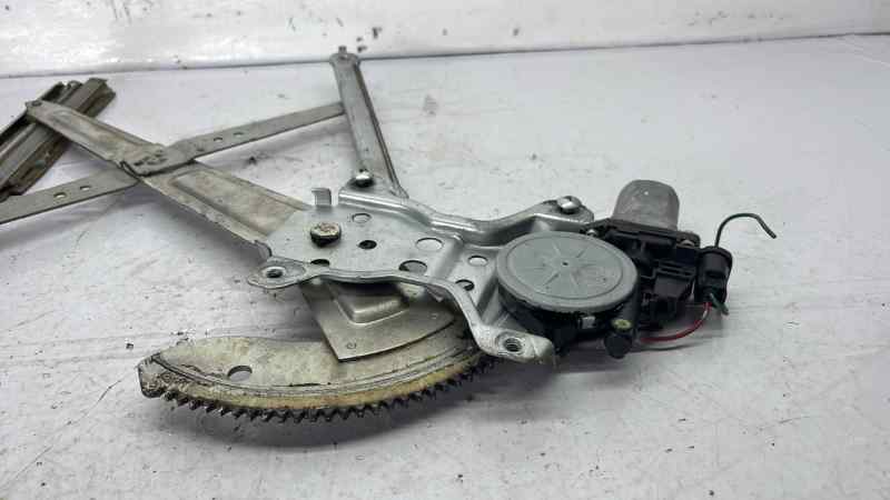 ELEVALUNAS DELANTERO IZQUIERDO