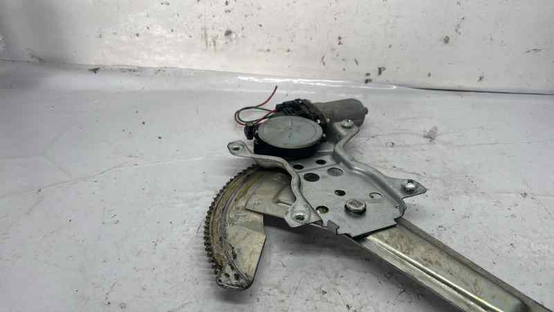 ELEVALUNAS DELANTERO DERECHO