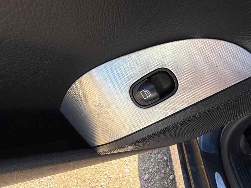 MANDO ELEVALUNAS DELANTERO DERECHO