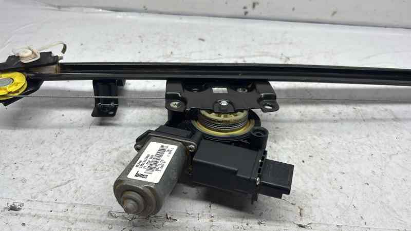 ELEVALUNAS DELANTERO IZQUIERDO