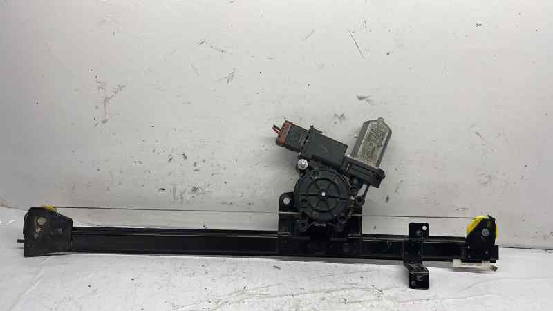 ELEVALUNAS DELANTERO DERECHO