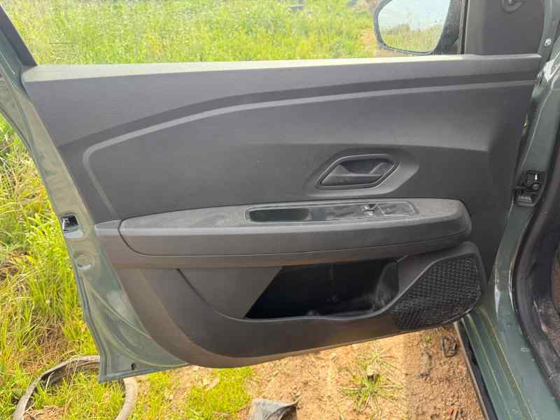 GUARNECIDO PUERTA DELANTERA IZQUIERDA