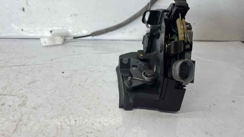 CERRADURA PUERTA TRASERA DERECHA 