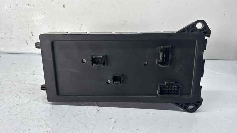 CAJA RELES - FUSIBLES