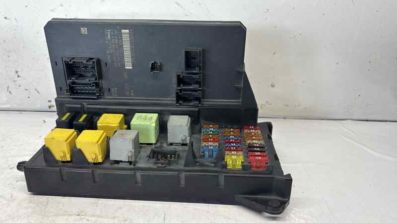 CAJA RELES - FUSIBLES