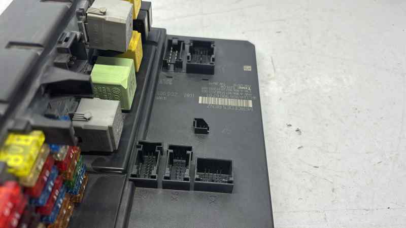 CAJA RELES - FUSIBLES