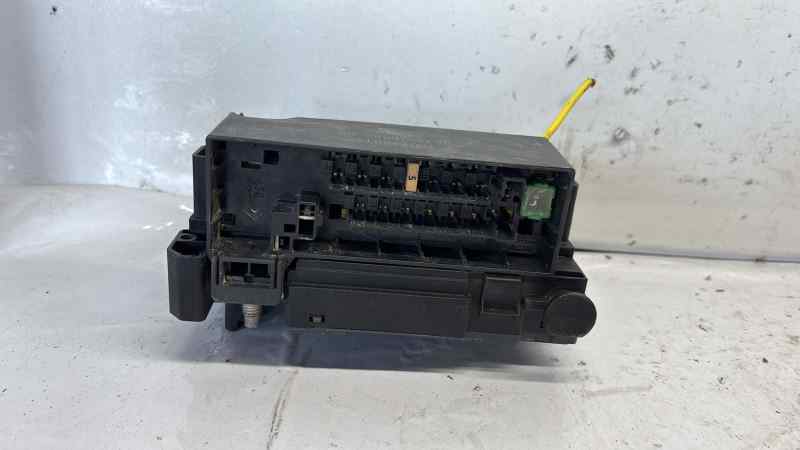 CAJA RELES - FUSIBLES