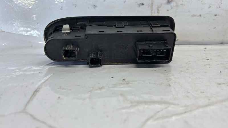 MANDO ELEVALUNAS DELANTERO IZQUIERDO 