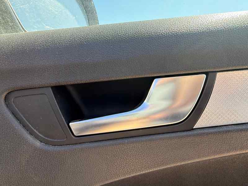 MANETA INTERIOR DELANTERA DERECHA