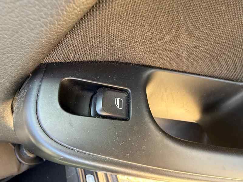 MANDO ELEVALUNAS TRASERO DERECHO